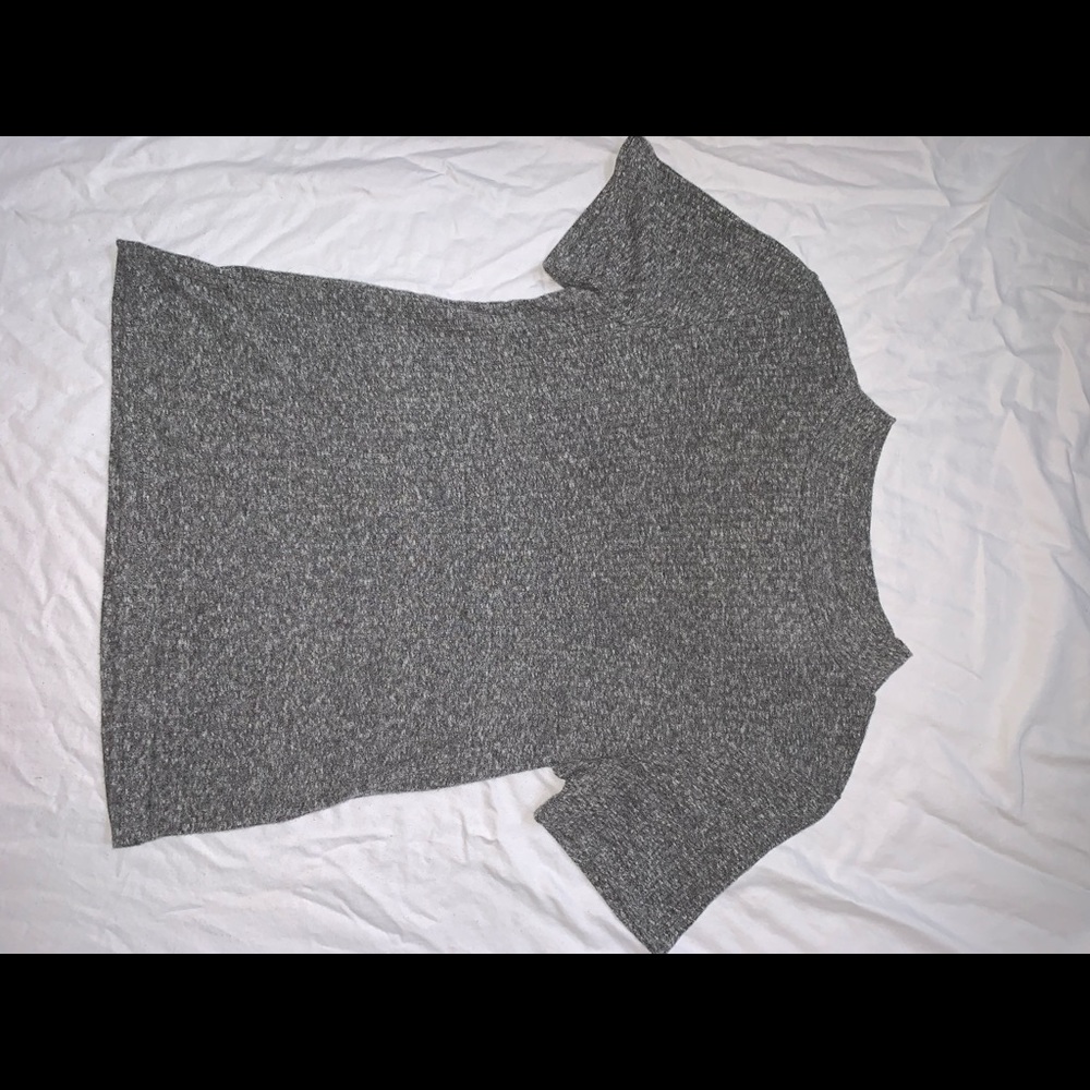 Marled grey short sleeve mock neck top